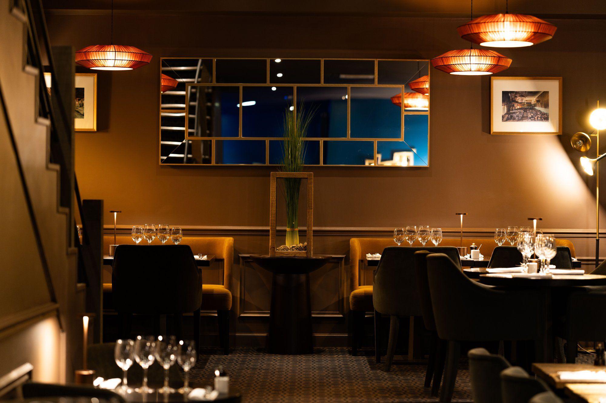 Lieu de plaisir et de dégustation de cigares et spiritueux dans un Cigar Bar raffiné à Paris