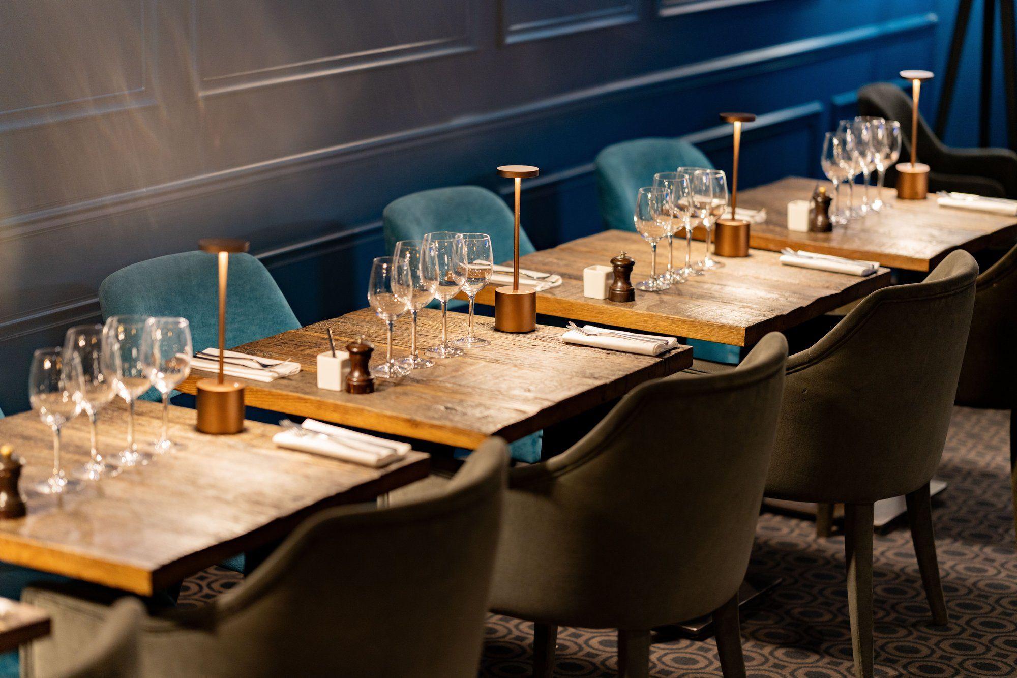 Bar à cigares proposant une carte de spiritueux dans une ambiance intime et élégante