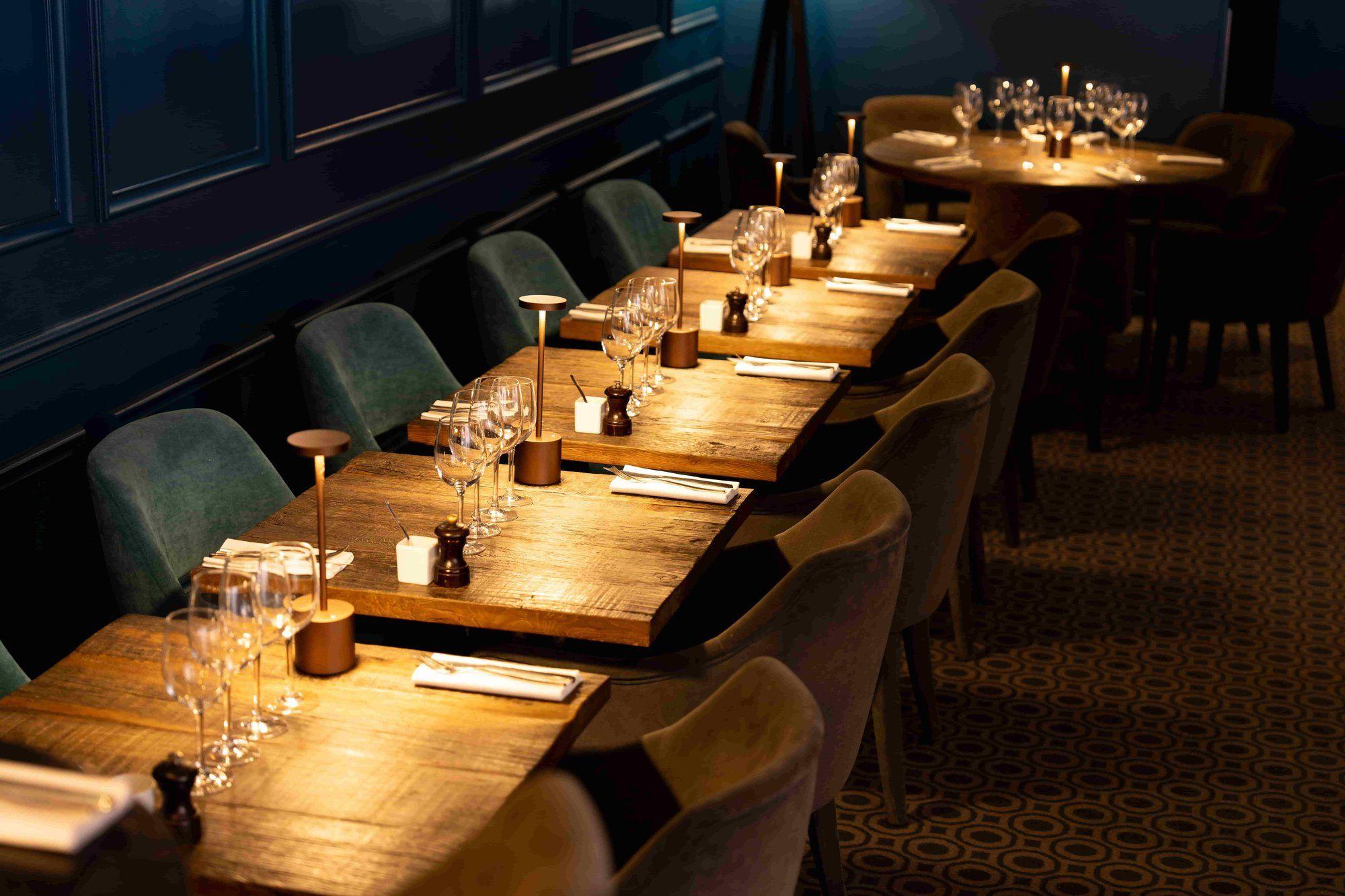 Lounge Bar avec une ambiance feutrée et cosy proposant une sélection de cocktails, vins et champagnes soigneusement choisis