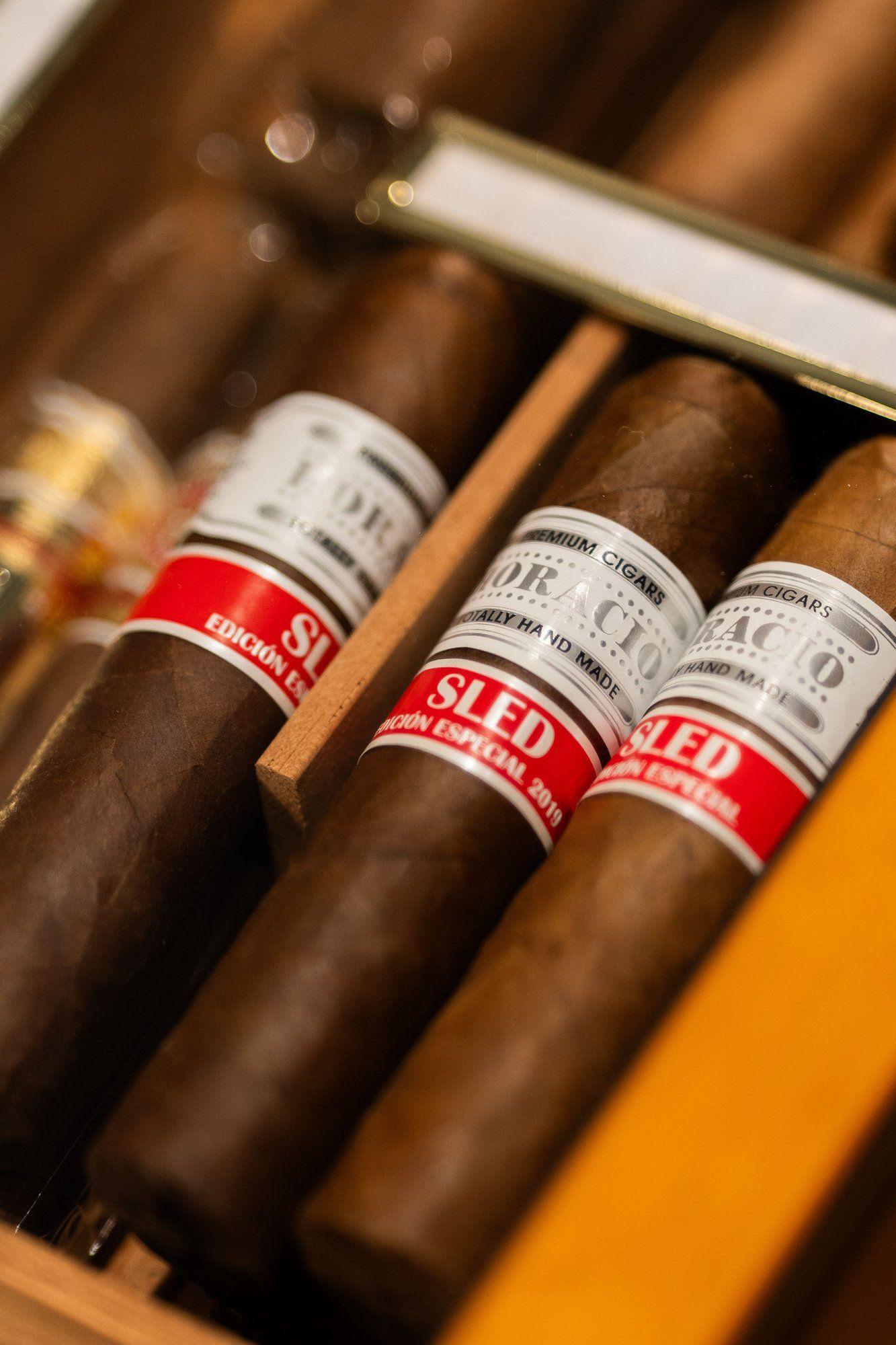 Club privé à Paris dédié aux passionnés de cigares et de spiritueux rares dans un cadre élégant et chaleureux