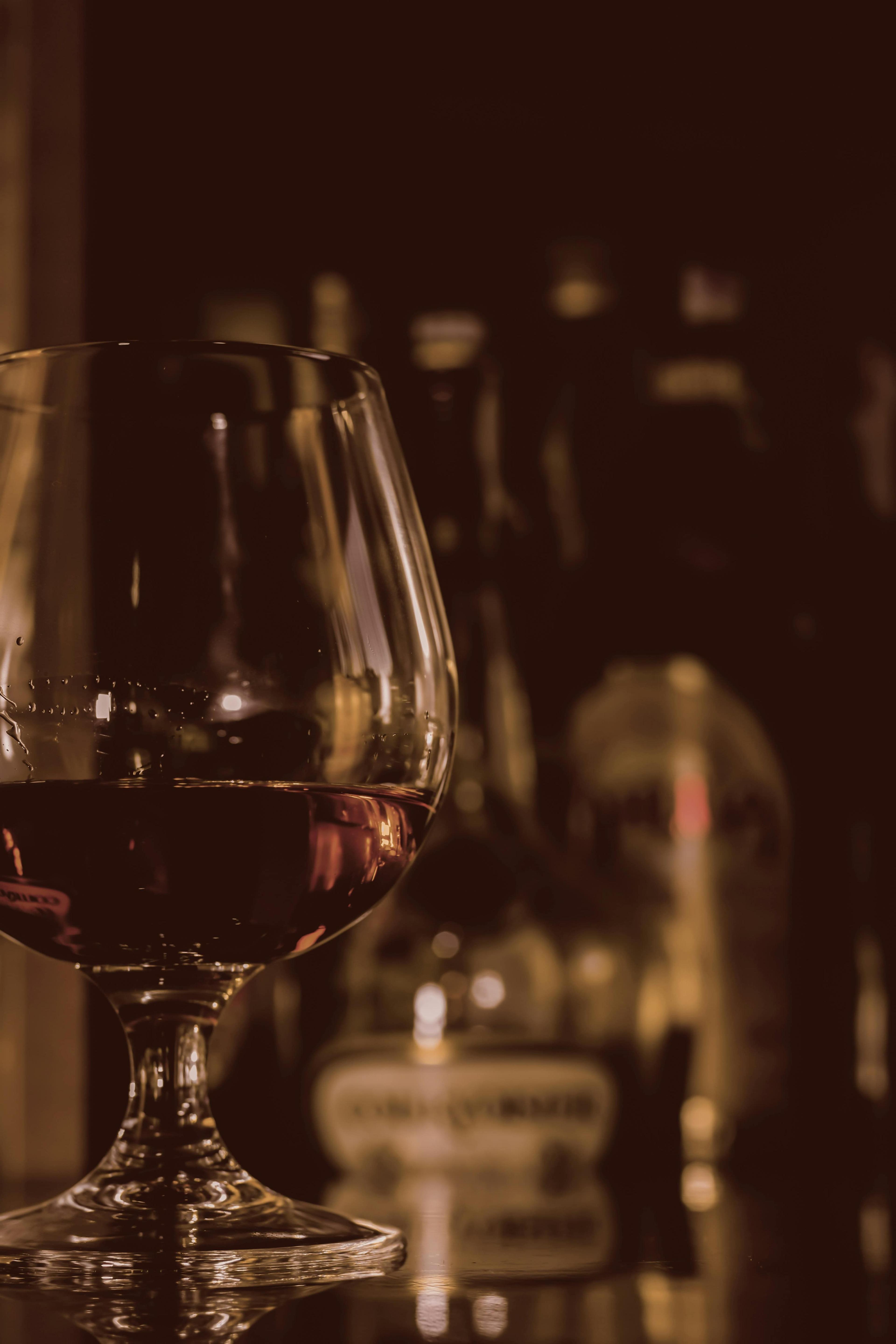 Terrasse d’un restaurant bistro à Paris 8 idéale pour un moment de convivialité autour d’une cuisine raffinée